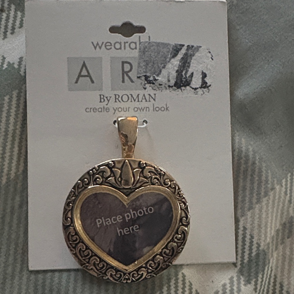 Roaman's Gold Heart Photo Pendant